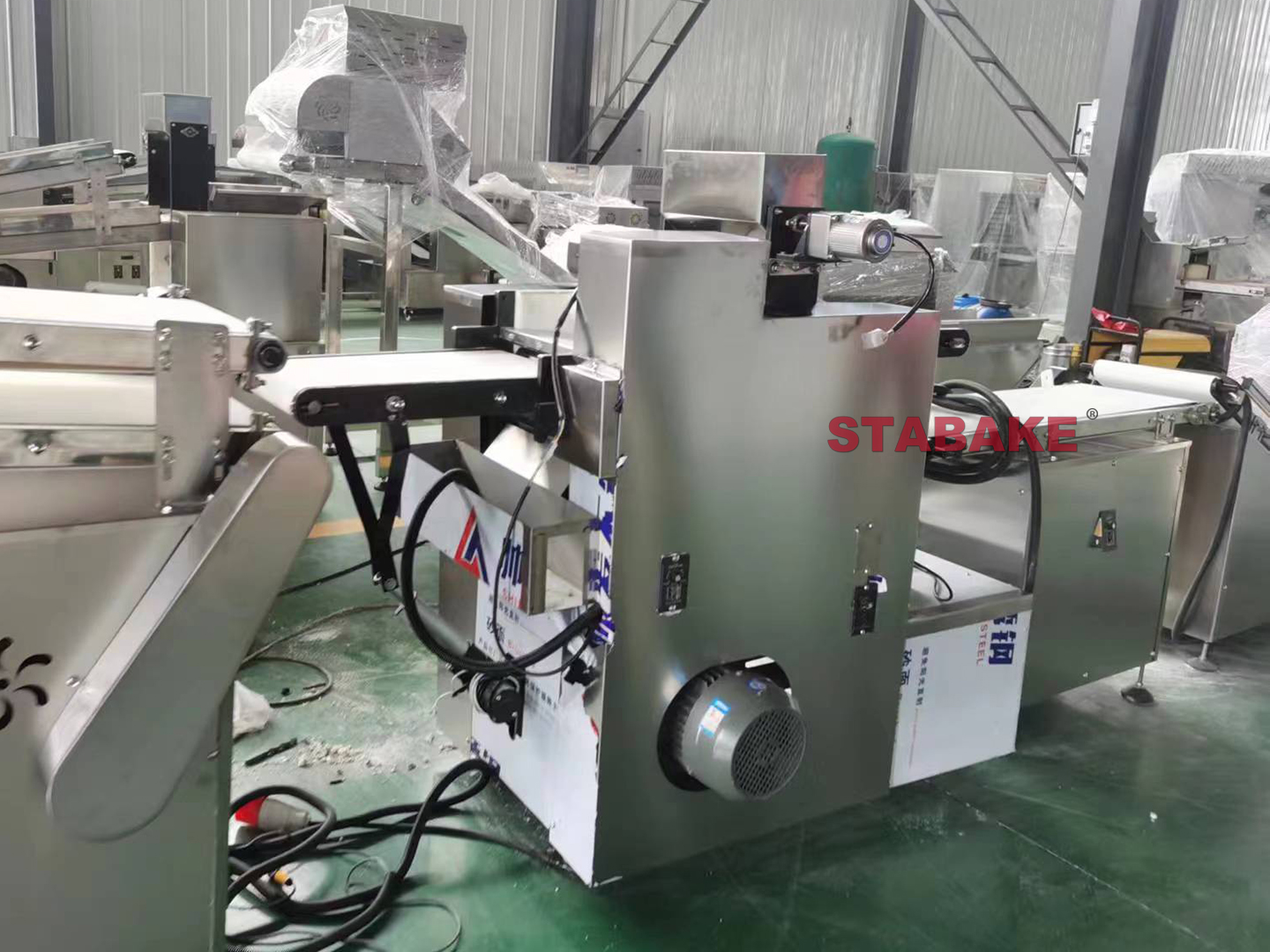 Automatic dough rolling processing machine