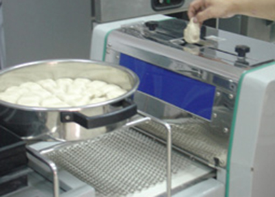 Toast forming machine